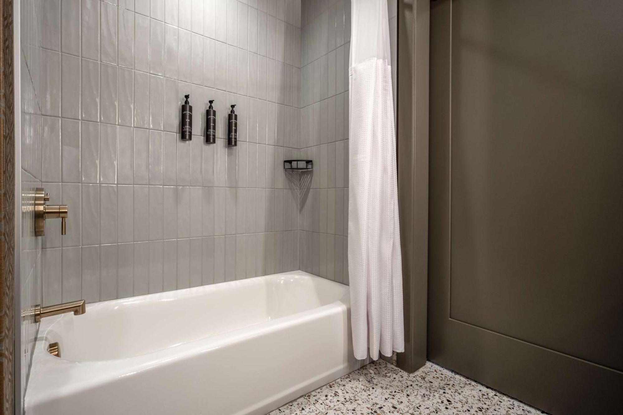 Hotel Nickel Plate Fishers, Tapestry Collection By Hilton Exterior foto